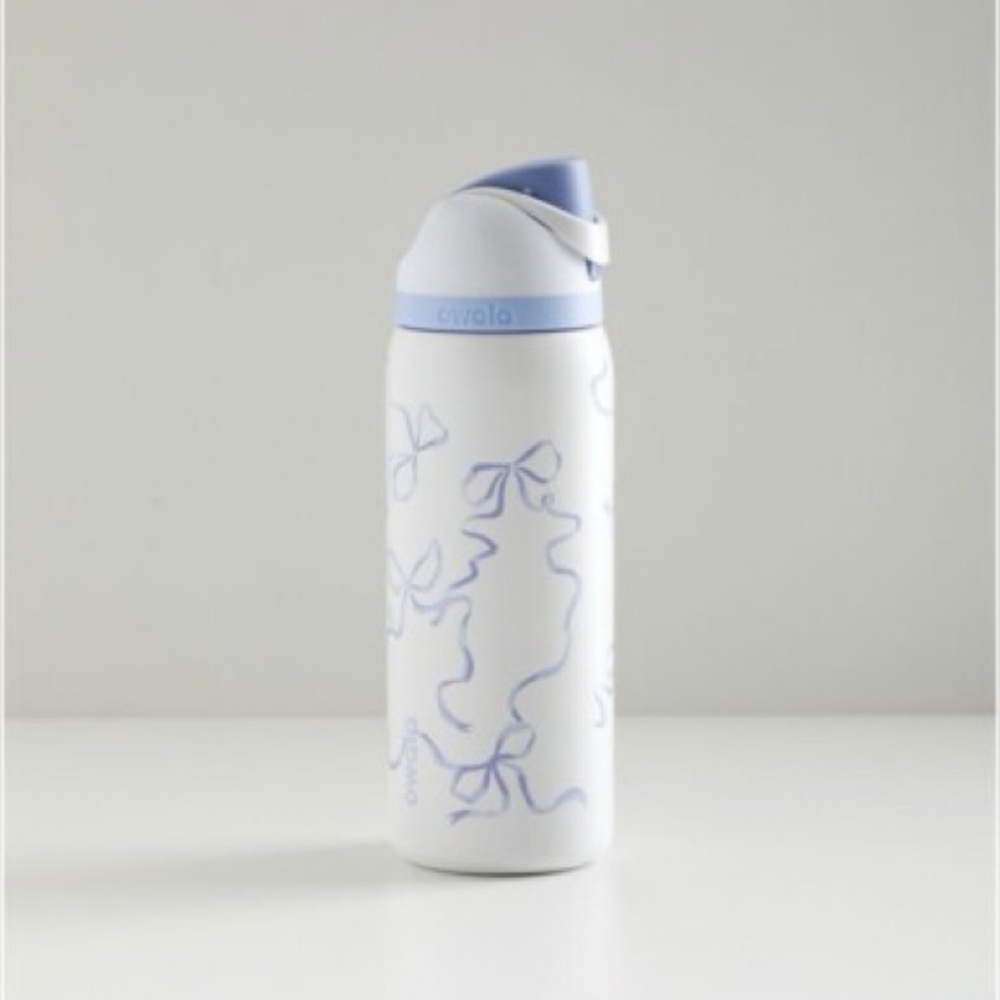 Owala FreeSip 32oz Water Bottle Tied & True Blue Bow Bowala Urban Outfitters NEW